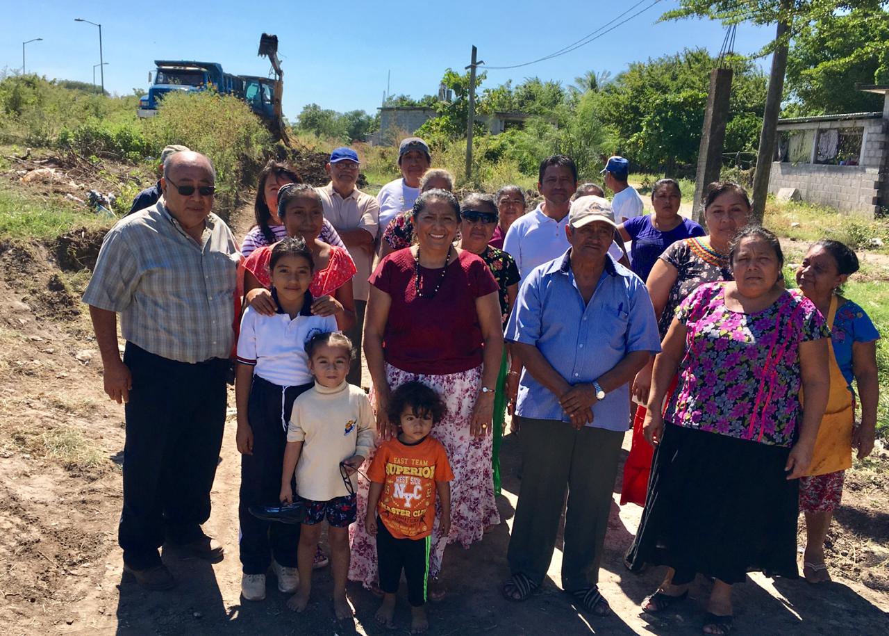 Diputada Gloria Sánchez supervisa con recorrido trabajos para rehabilitar camino