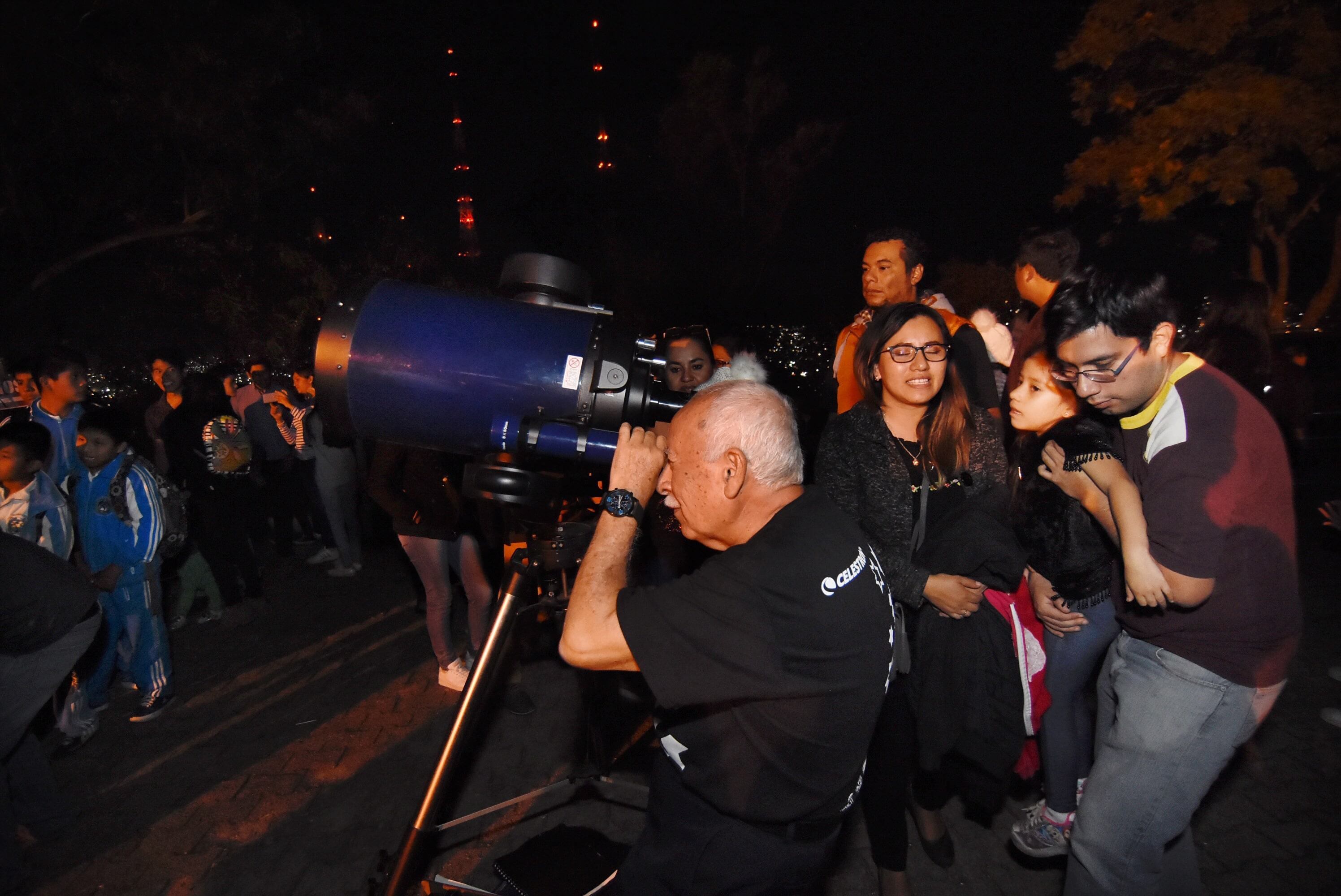 Más de 6 mil personas acudieron a la Noche de las Estrellas de Oaxaca de Juárez