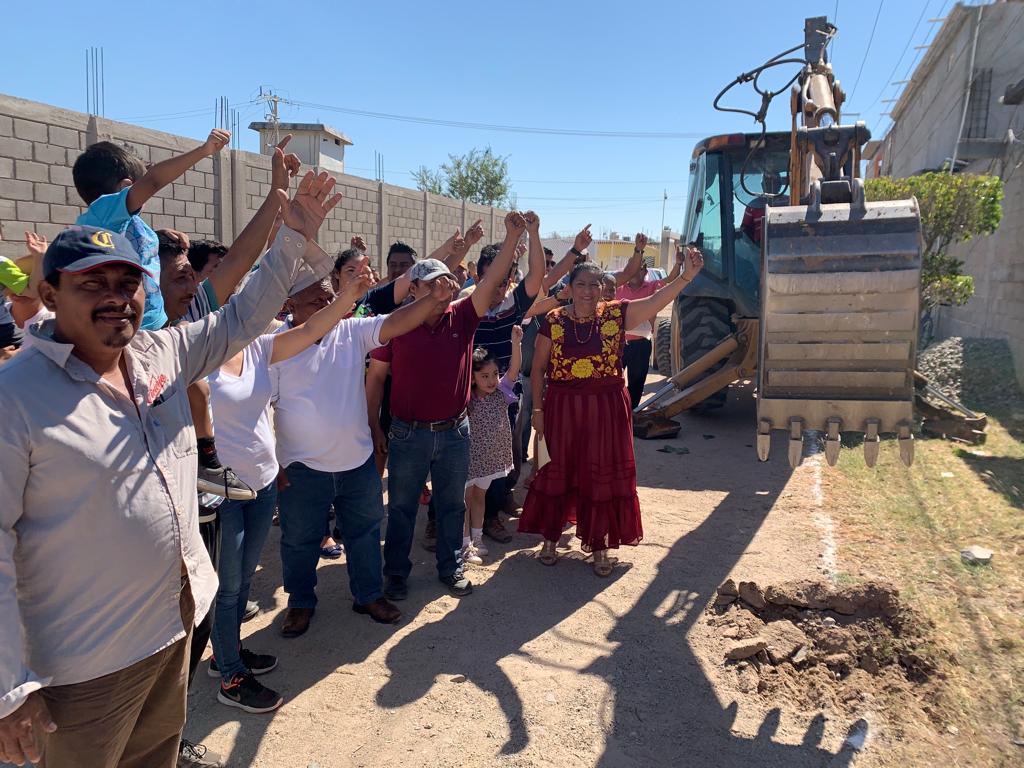 Da Gloria Sánchez banderazo de inicio de obra en el fraccionamiento Biaahuido’