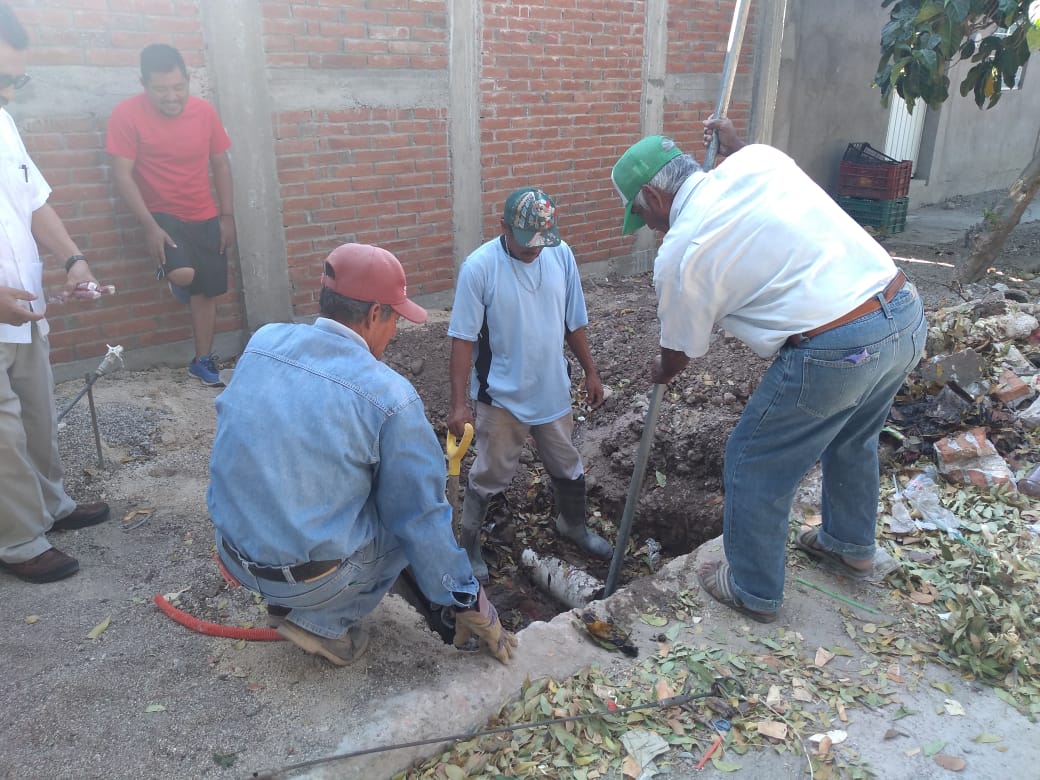 Realizan mantenimiento a la red de drenaje en Ixtepec