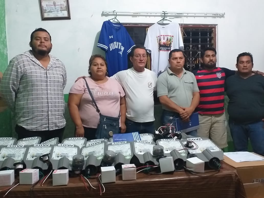 Anuncia diputado Víctor Blas la instalación de 60 luminarias lets en  la periferia del estadio municipal de béisbol de Juchitán