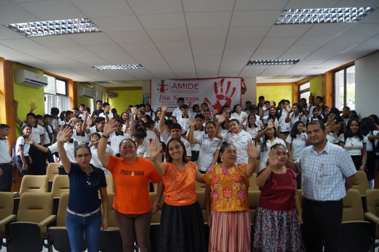 AMIDE extiende conferencia taller contra  violencia de género