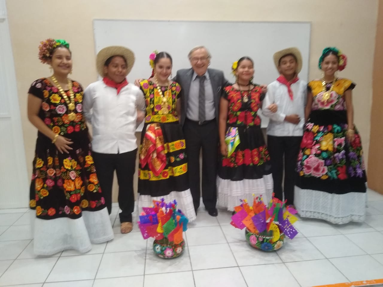 Magna convivencia del Doctor Fernando Goldberg  con la familia CESEEO