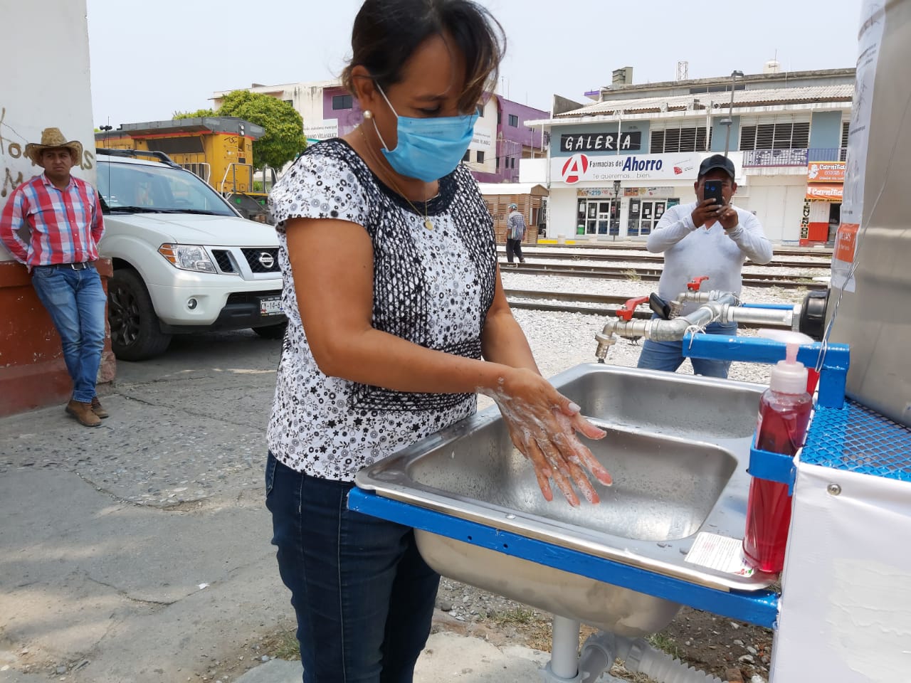 Se instalan lavamanos públicos en Ixtepec