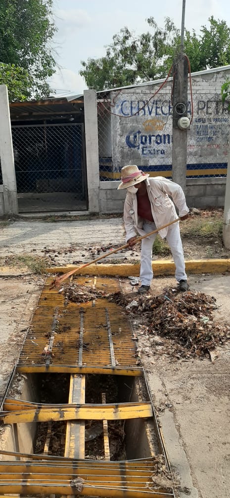 Ixtepec trabaja en la limpieza de drenaje y alcantarillado