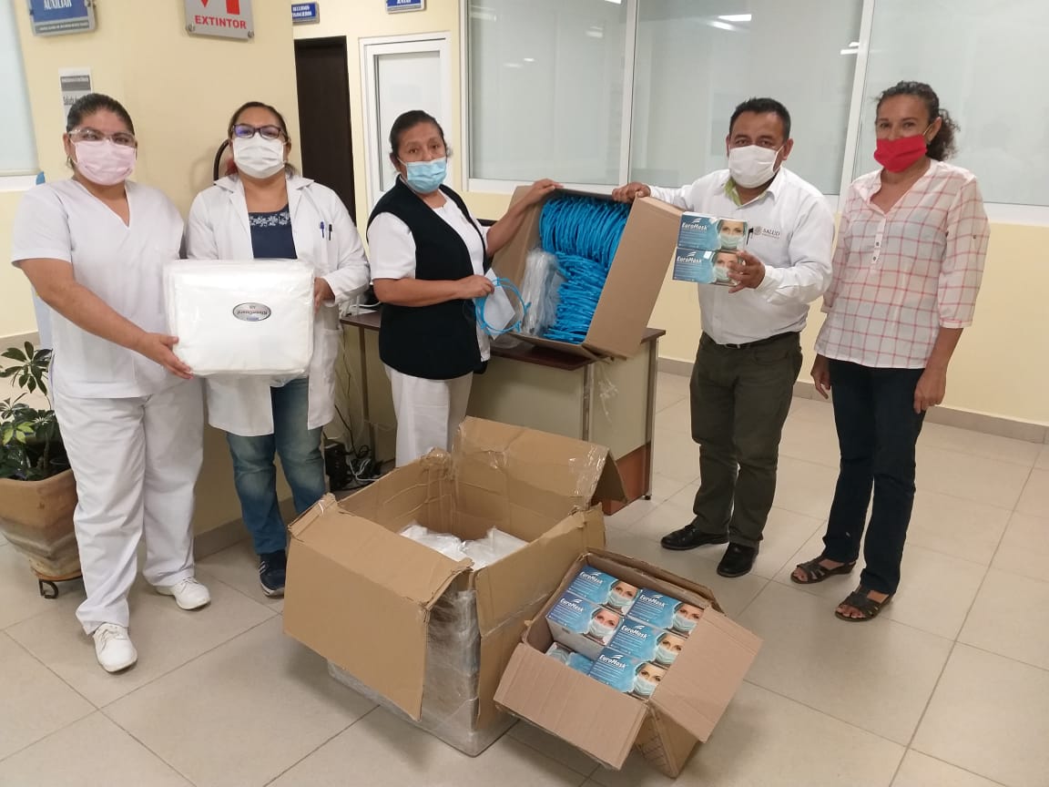 Gloria Sánchez dona material médico a hospitales.