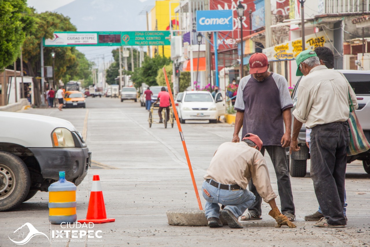 En Ixtepec serehabilitan drenajes y alcantarillas
