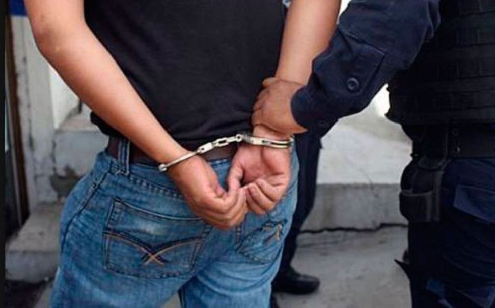 Fiscalía de Oaxaca pone en prisión a ex policía municipal  de Acatlán de Pérez Figueroa por homicidio de adolescente