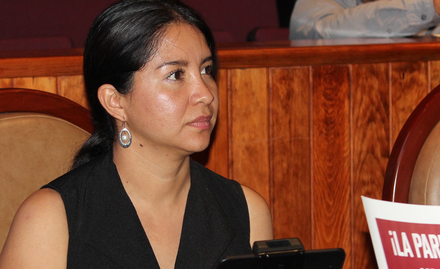 Cárcel e inhabilitación a funcionarios que nieguen órdenes de protección hacia mujeres