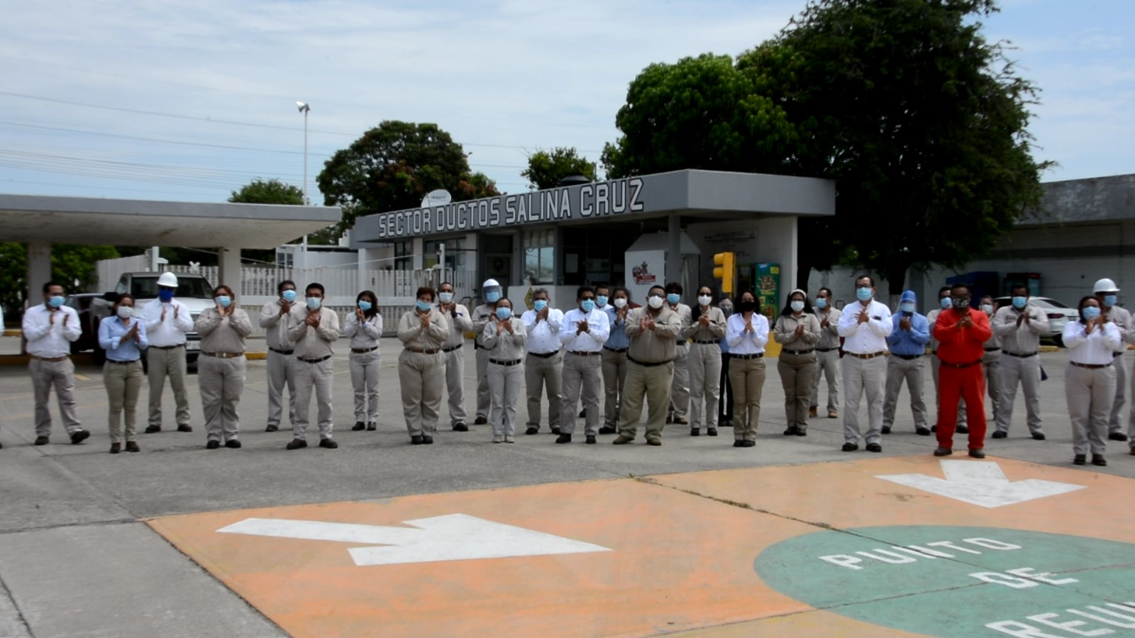 Instalaciones de PEMEX en Oaxaca, se suman a homenaje nacional  por víctimas del COVID-19 y reconoce a los trabajadores de la salud