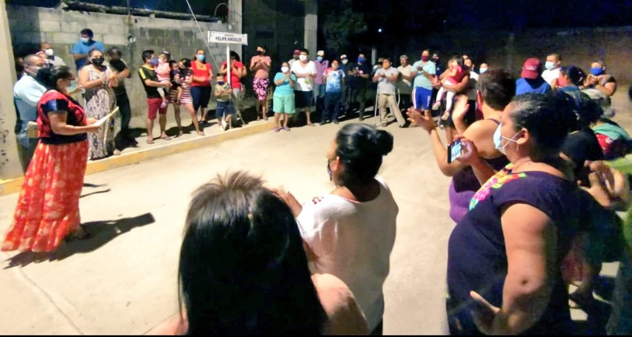 Anuncia Gloria Sánchez obra de pavimentación para la colonia  “Mártires”.