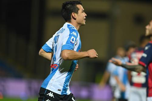 Chucky anota en el triunfo 4-0 de Nápoles sobre el colista Crotone