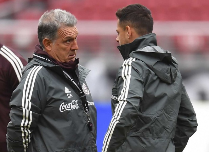 Martino deja duro mensaje a ‘Chicharito’