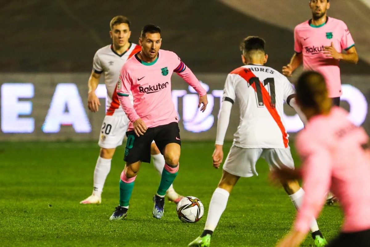 Barcelona sufre ante el Rayo pero avanza en la Copa del Rey