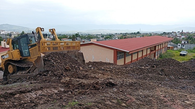 Apoya Sinfra con acondicionamiento de área escolar en la agencia de Trinidad de Viguera