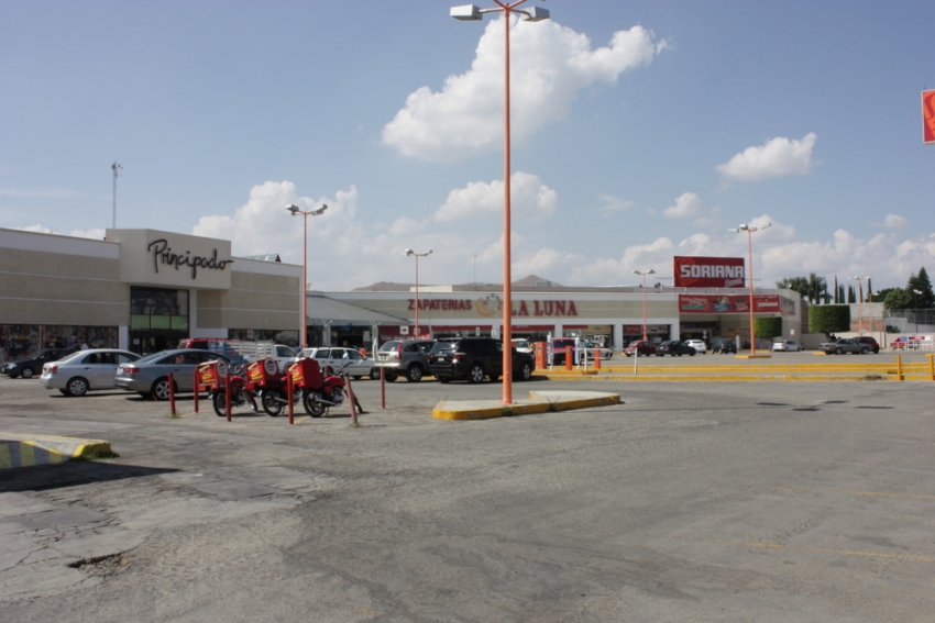 Con reforma, Congreso garantiza gratuidad del servicio de estacionamientos en centros comerciales