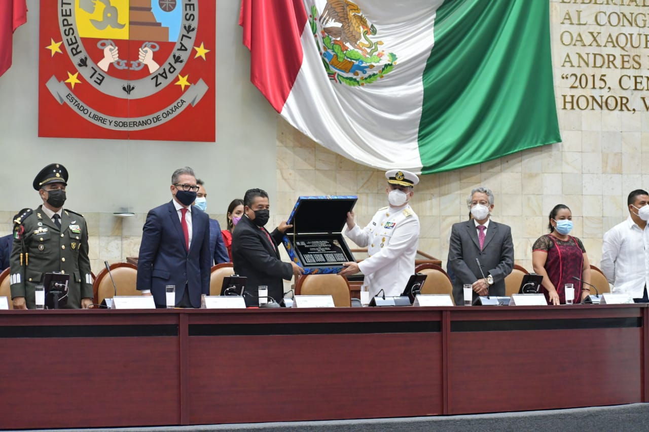 Inscribe Congreso oaxaqueño letras de oro en honor a la Armada de México