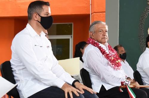 Trabajadores de salud exponen a AMLO crisis del sector en Oaxaca
