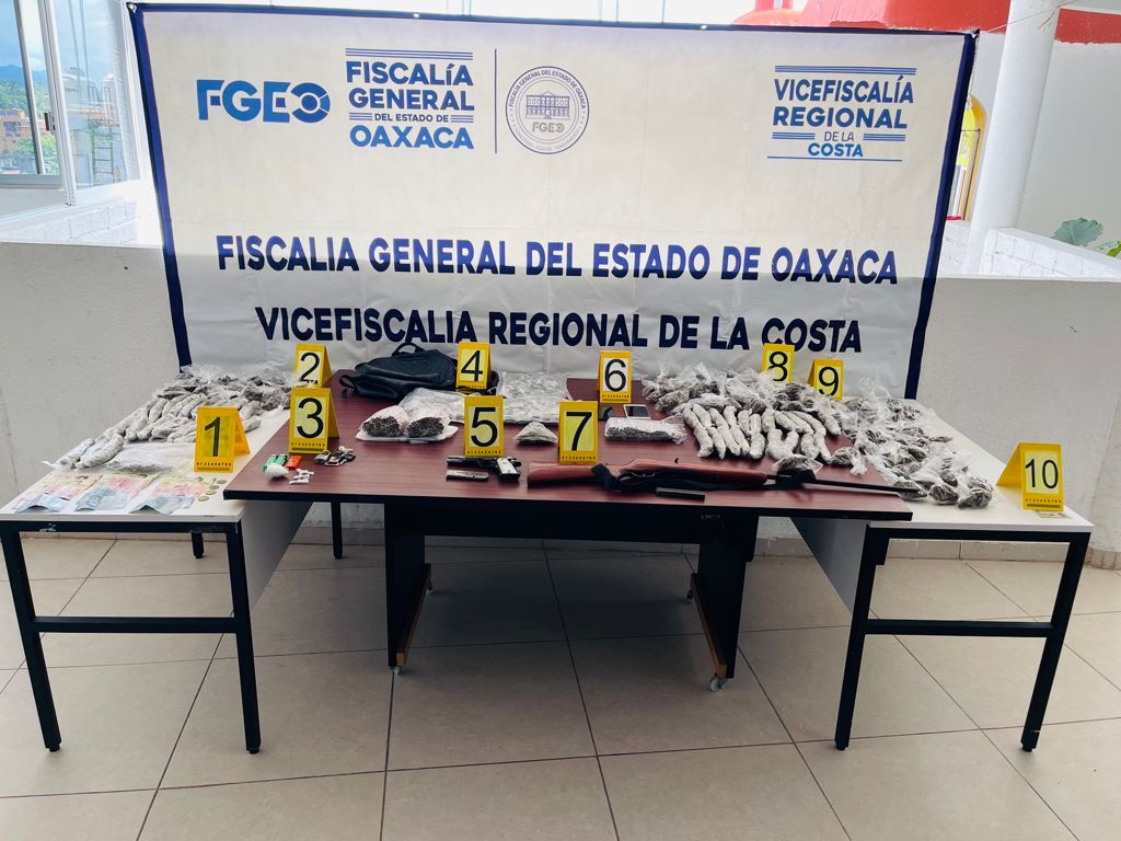Realiza Fiscalía General del Estado de Oaxaca cateo en la Costa; aseguran droga y armas