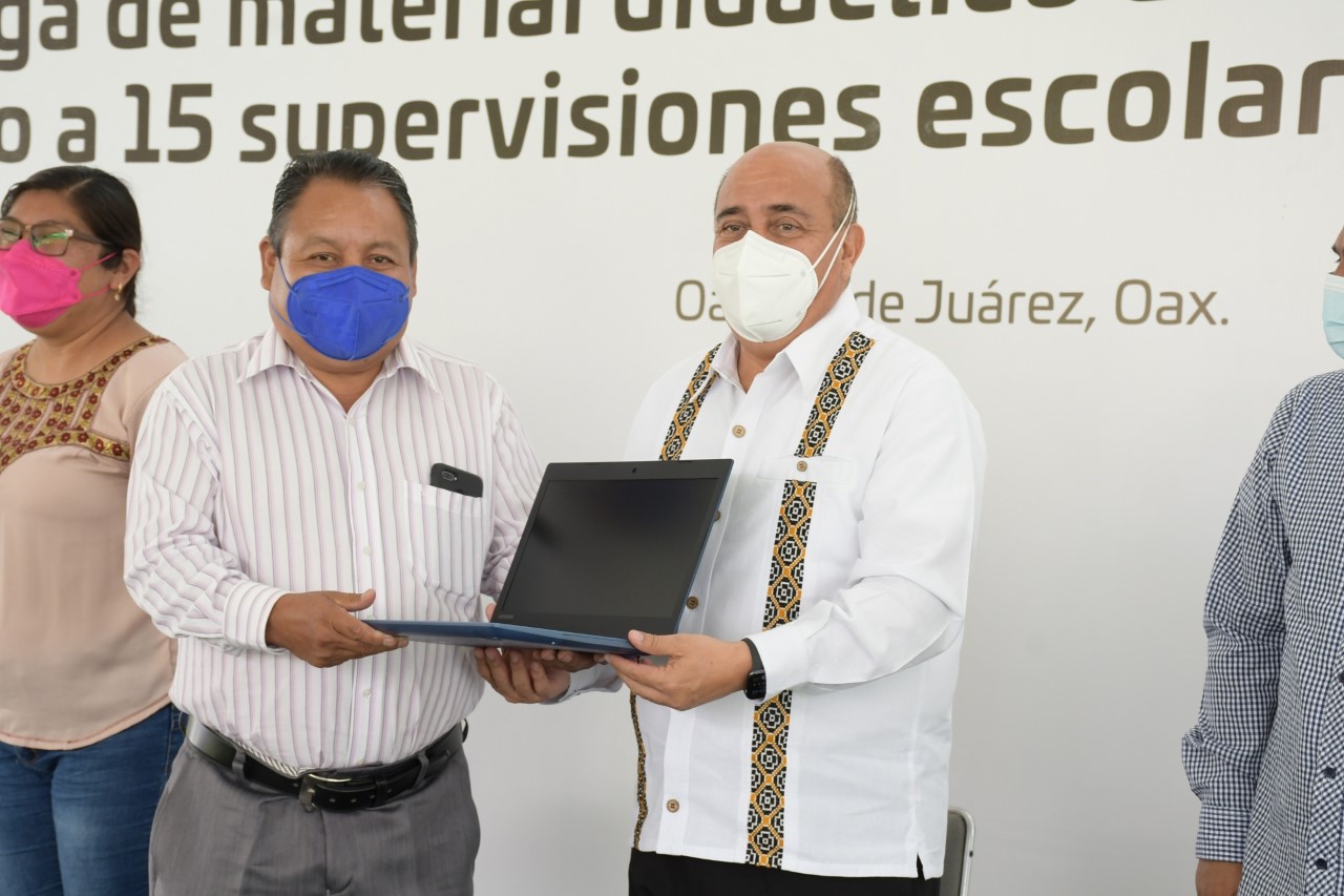 Fortalece IEEPO labor de 275 escuelas de zonas marginadas e indígenas con material bibliográfico y didáctico