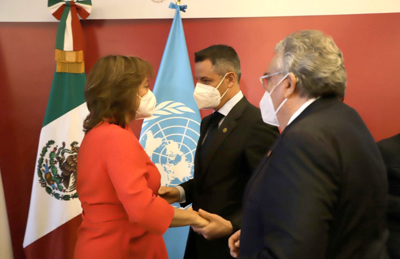 Recibe Oaxaca 14 ambulancias y equipamiento médico donados por Japón