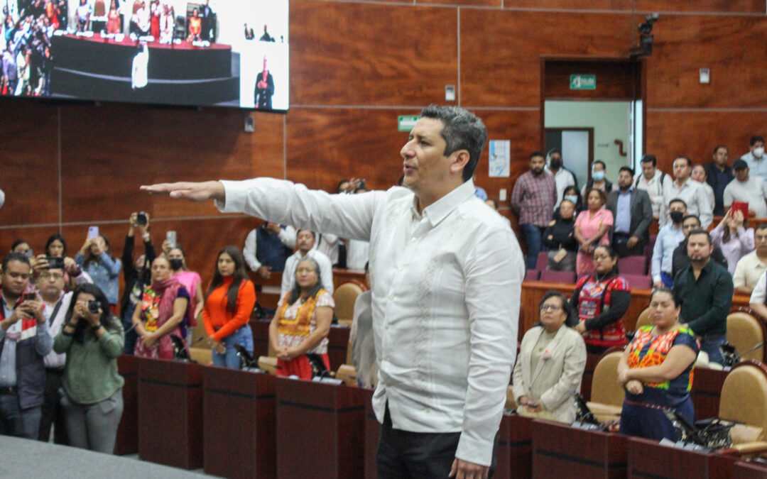 Elige Congreso de Oaxaca a nuevo fiscal, queda Bernardo Rodríguez Alamilla 