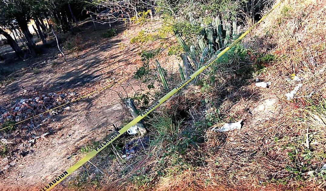 Motociclista es hallado muerto