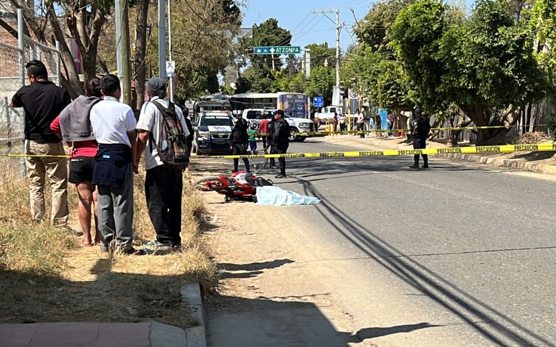 Muere mujer luego de derrapar con una motocicleta