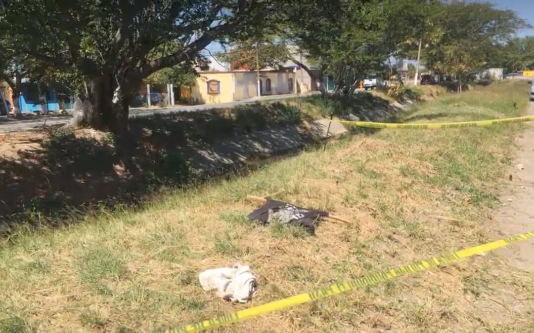 Tiran feto a un costado Panteón Miércoles Santo de Juchitán