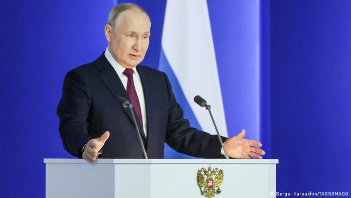 Suspende Putin participación rusa en tratado de desarme nuclear con EU