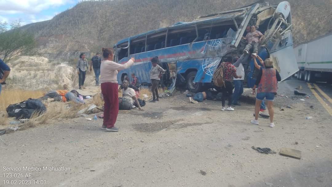 Accidente deja decenas de lesionados y más de 10 muertos
