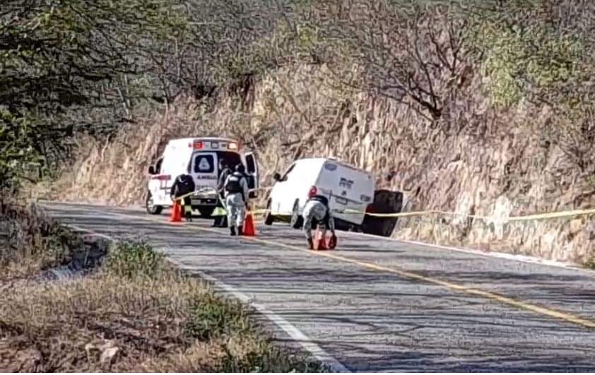 Muere hombre en el interior de un automóvil