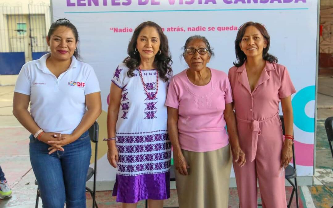 Entrega DIF Oaxaca lentes de vista cansada en municipios con alta marginación