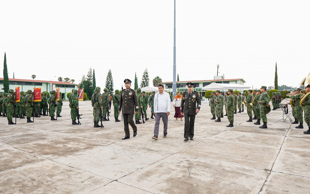 Atestigua Gobernador de Oaxaca relevo del cargo en 44 Zona Militar