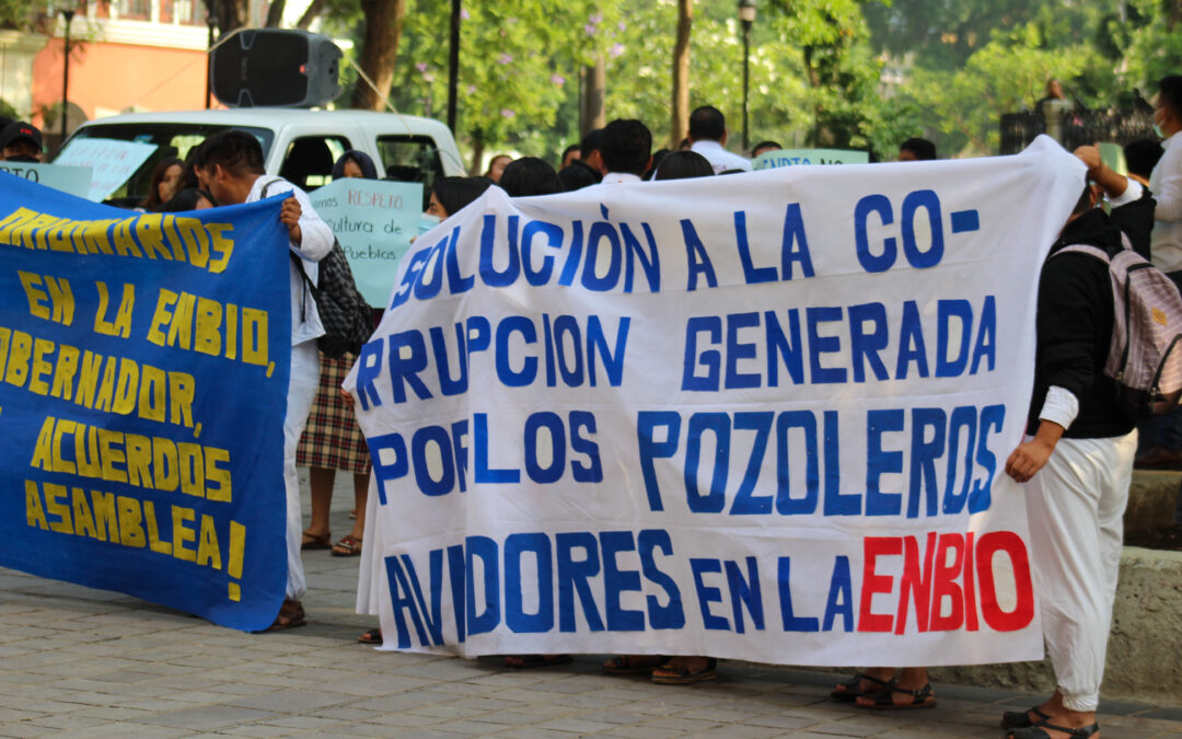 Señalan normalistas a funcionarios del IEEPO de proteger aviadores 