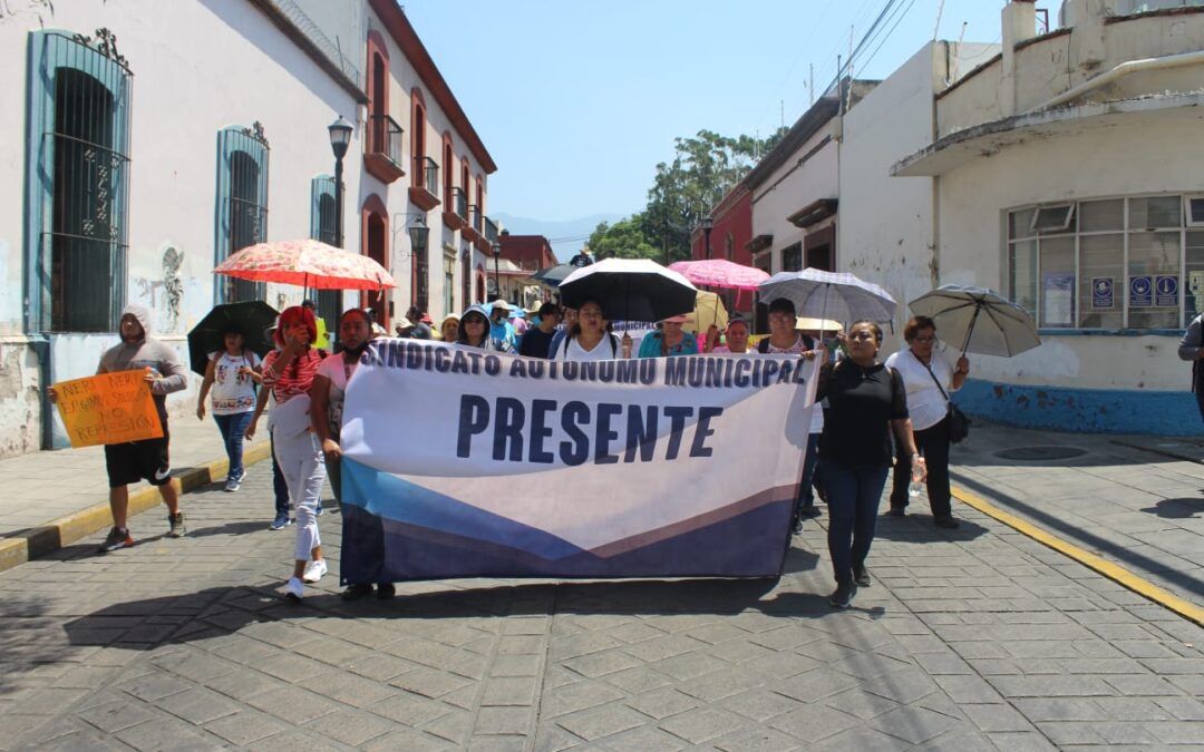 Marchan en Oaxaca contra Francisco Martínez Neri