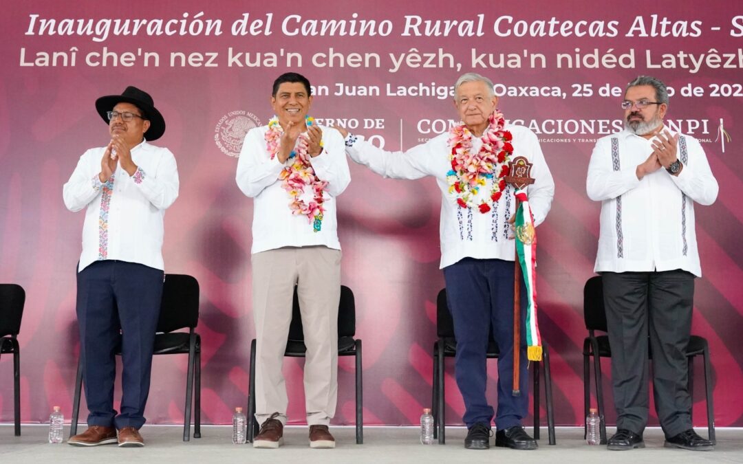 Inauguran Presidente de México y Gobernador de Oaxaca el camino rural de Coatecas Altas a San Juan Lachigalla