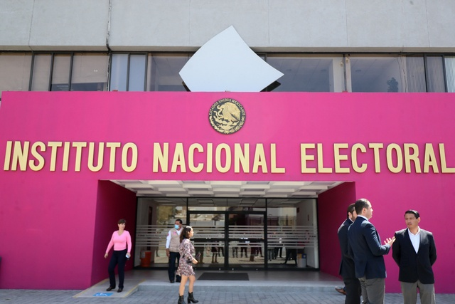 PRD interpone queja contra aspirantes de Morena por “fraude”