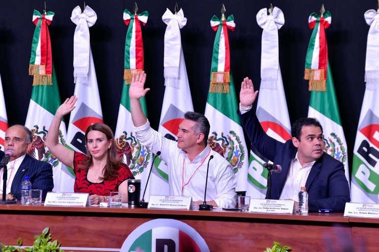 La oposición opta por elegir a su candidato con encuesta, como Morena