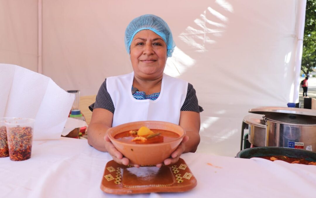 Tradición familiar y conocimiento ancestral distinguen al tianguis gastronómico