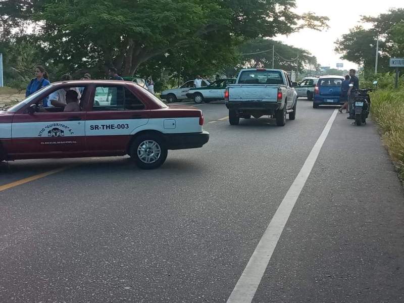 Cumplen taxistas con sus amenazas y paralizan la región del Istmo