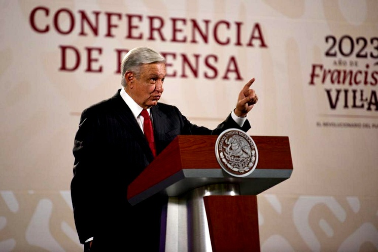 Reta AMLO a X. González a investigar a Xóchitl Gálvez por presunta corrupción
