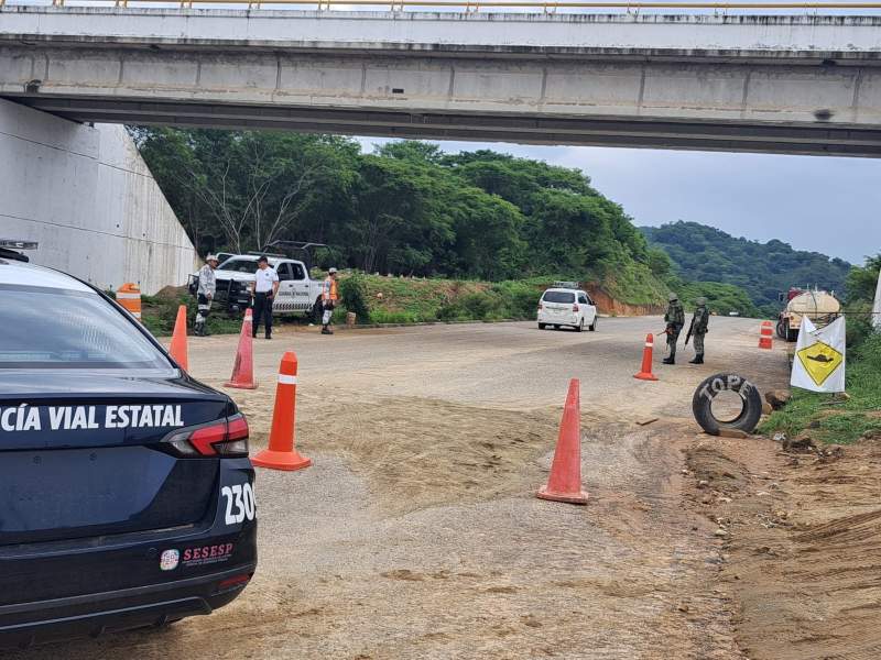 Mantienen operativo en Autopista Oaxaca – Costa por tránsito vehicular