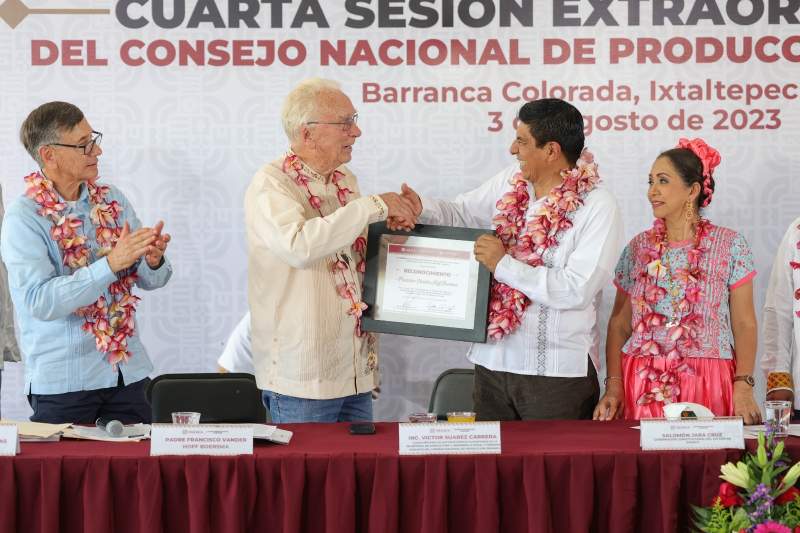 Refrenda Gobierno Estatal compromiso con el campo y la agricultura orgánica