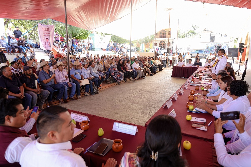 Lleva Gobierno de Oaxaca apoyos por 16.3mdp para habitantes de Santiago Chazumba